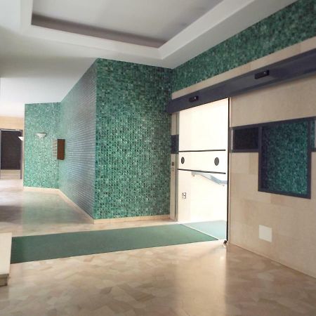 Lacaralele Apartment Milaan Buitenkant foto