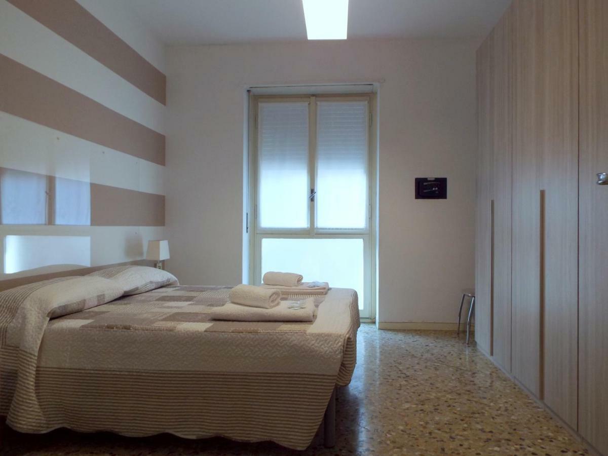 Lacaralele Apartment Milaan Buitenkant foto