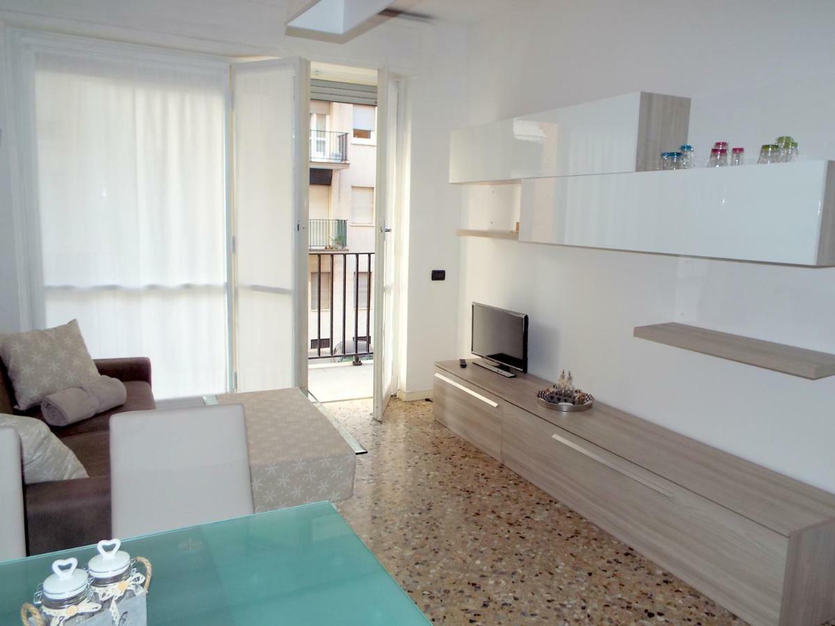 Lacaralele Apartment Milaan Buitenkant foto