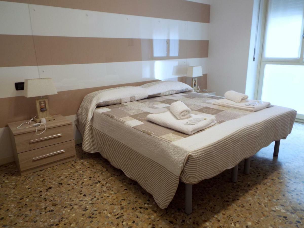 Lacaralele Apartment Milaan Buitenkant foto