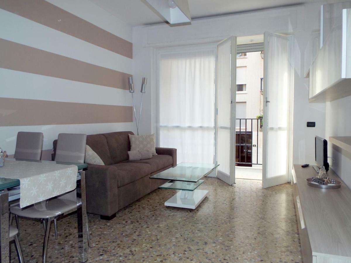Lacaralele Apartment Milaan Buitenkant foto